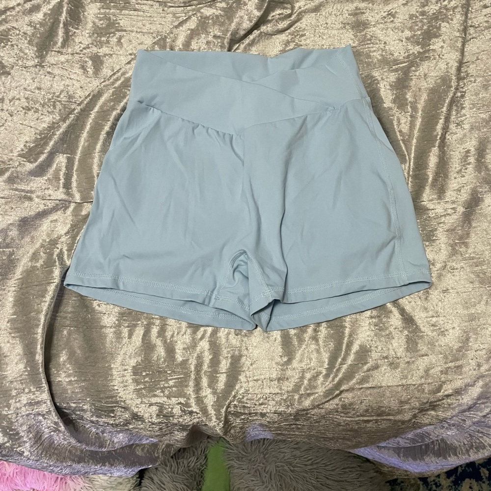 V high waisted butt scrunch baby blue cargo shorts